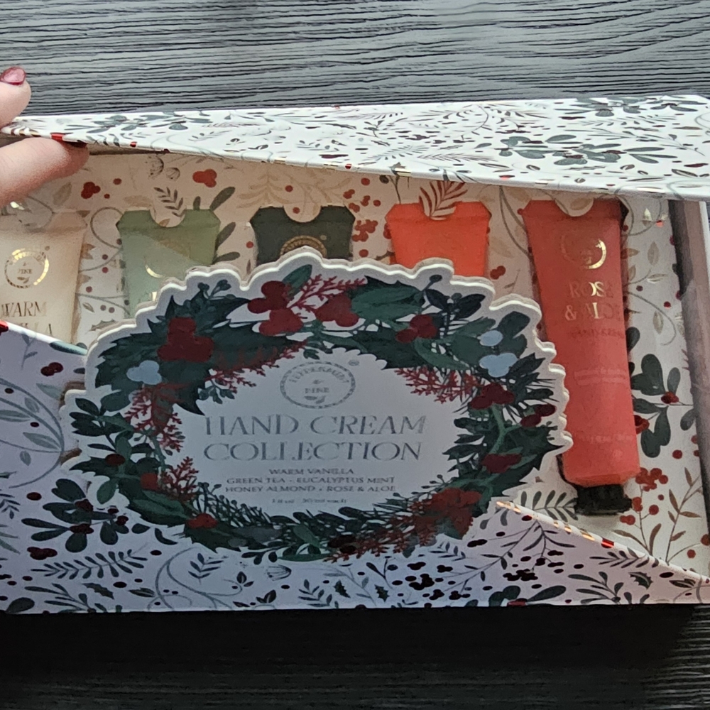 Hand Cream Collection Gift Set - Picture 4 of 5